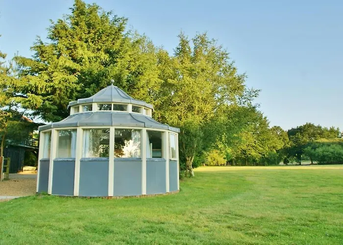 The Folly - One Off Luxury Glamping Accommodation