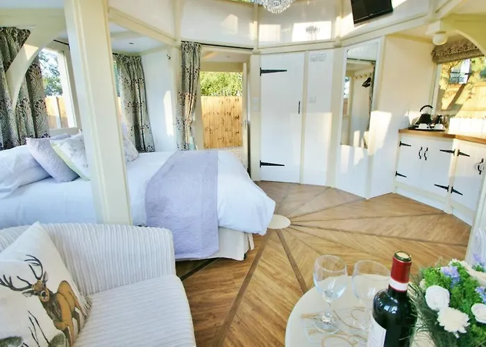 The Folly - One Off Luxury Glamping Accommodation