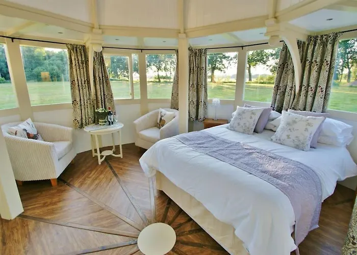 The Folly - One Off Luxury Glamping Accommodation