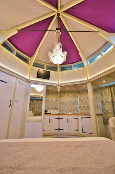 The Folly - One Off Luxury Glamping Norwich