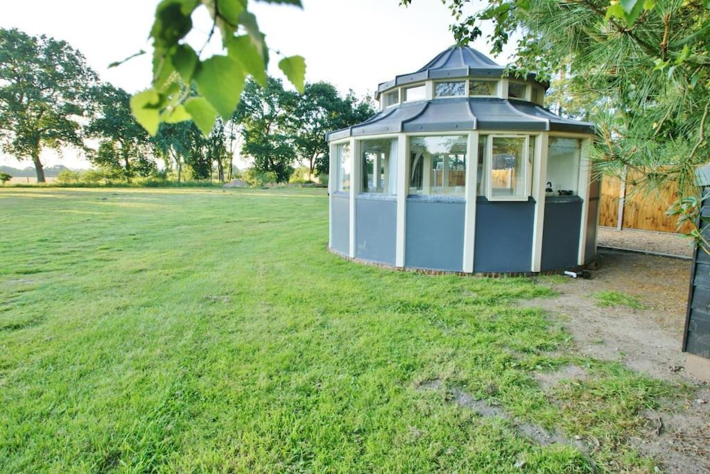 The Folly - One Off Luxury Glamping